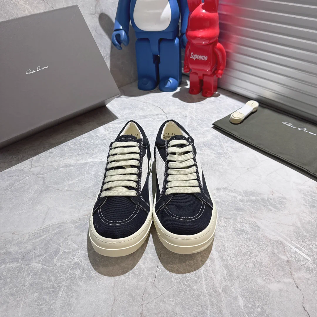 Low-Top Casual Sneakers with Contrast Side Panel image 1