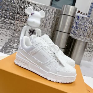 TRAINER Retro Basketball Sneakers image 1