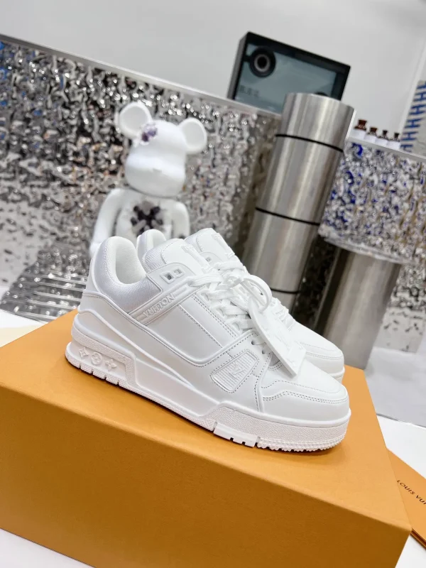 TRAINER Retro Basketball Sneakers image 1