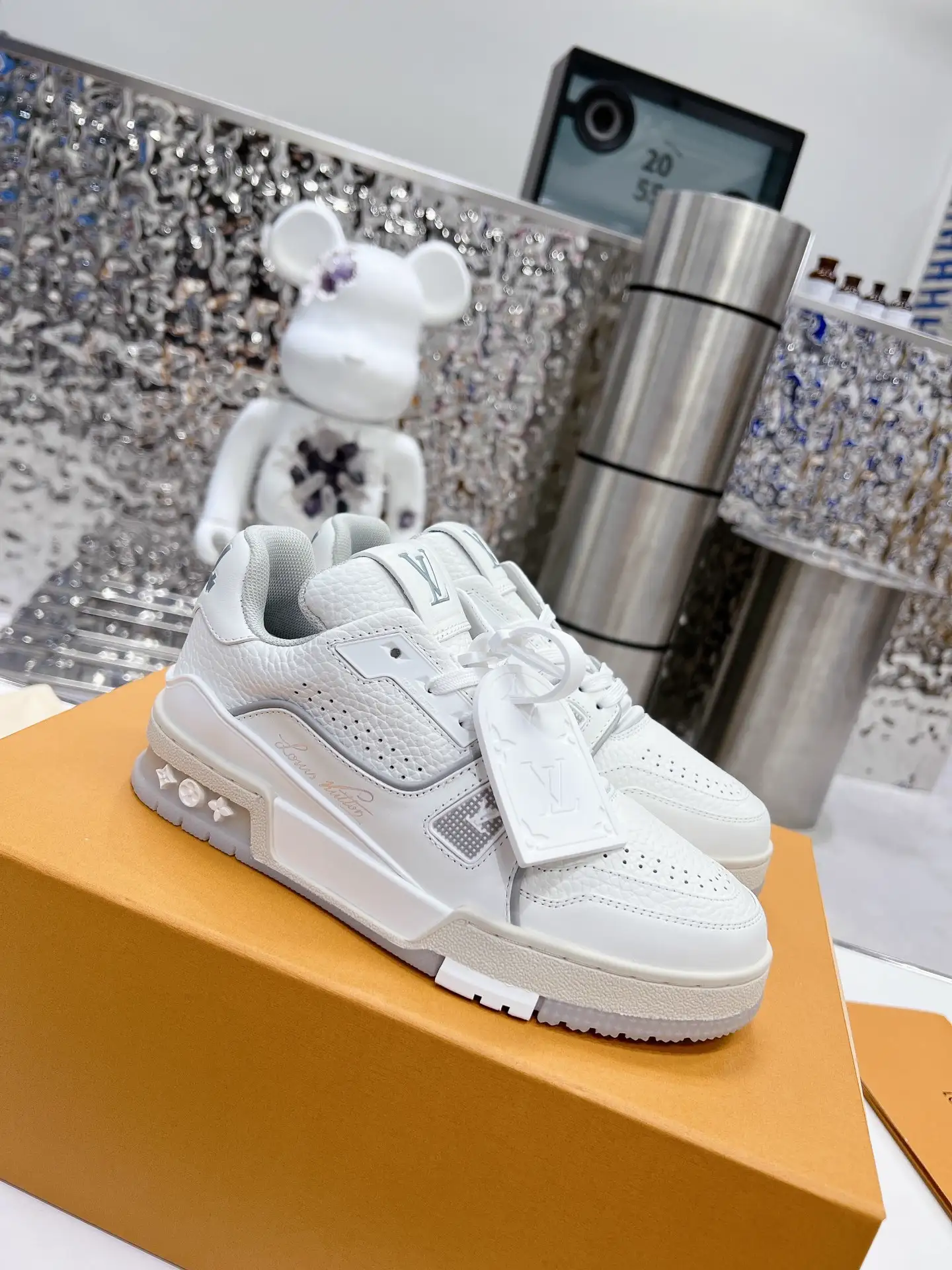 TRAINER Retro Basketball Sneakers image 1