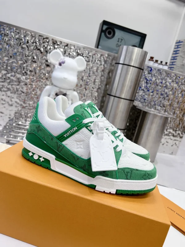 TRAINER Retro Basketball Sneakers image 1
