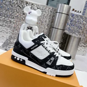 TRAINER Retro Basketball Sneakers image 1