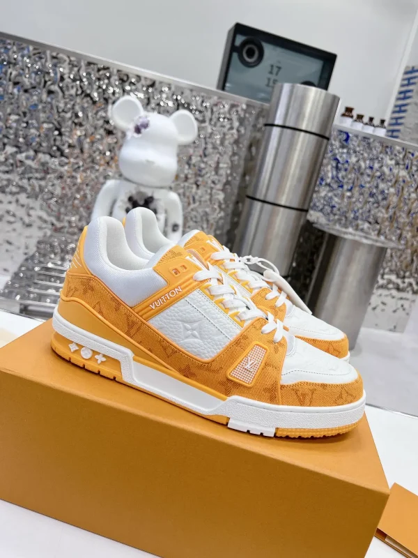 TRAINER Retro Basketball Sneakers image 1