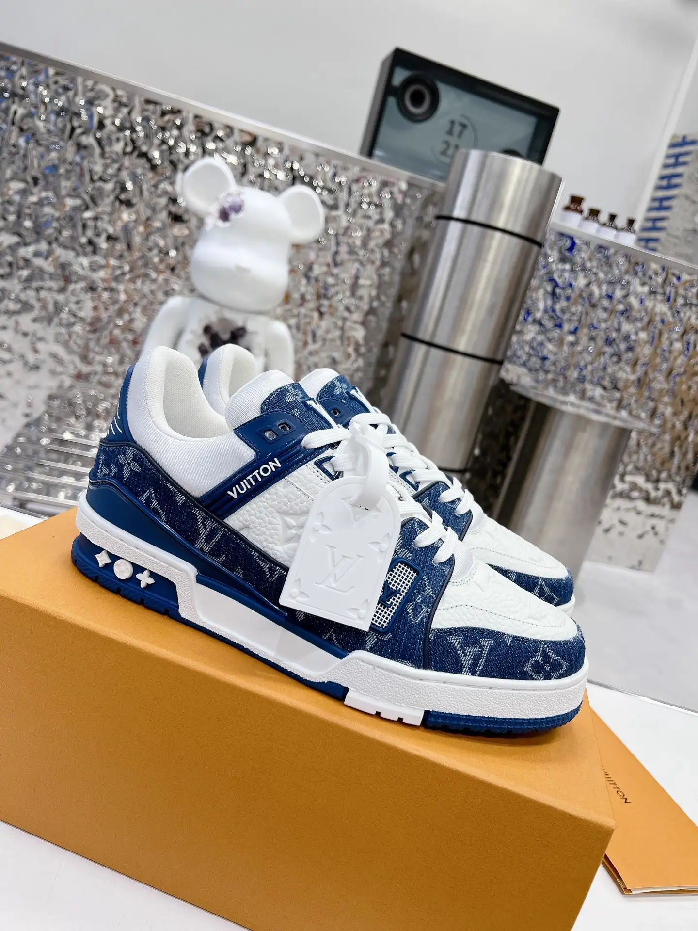 TRAINER Retro Basketball Sneakers image 1