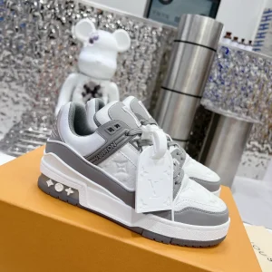 TRAINER Retro Basketball Sneakers image 1