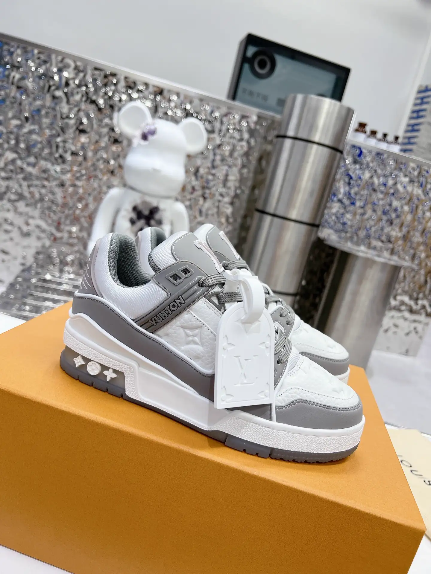 TRAINER Retro Basketball Sneakers image 1