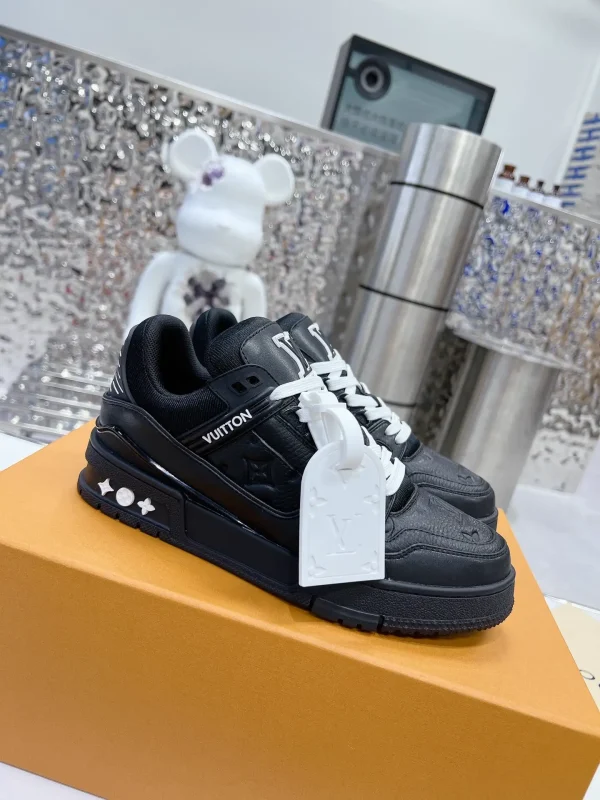 TRAINER Retro Basketball Sneakers image 1