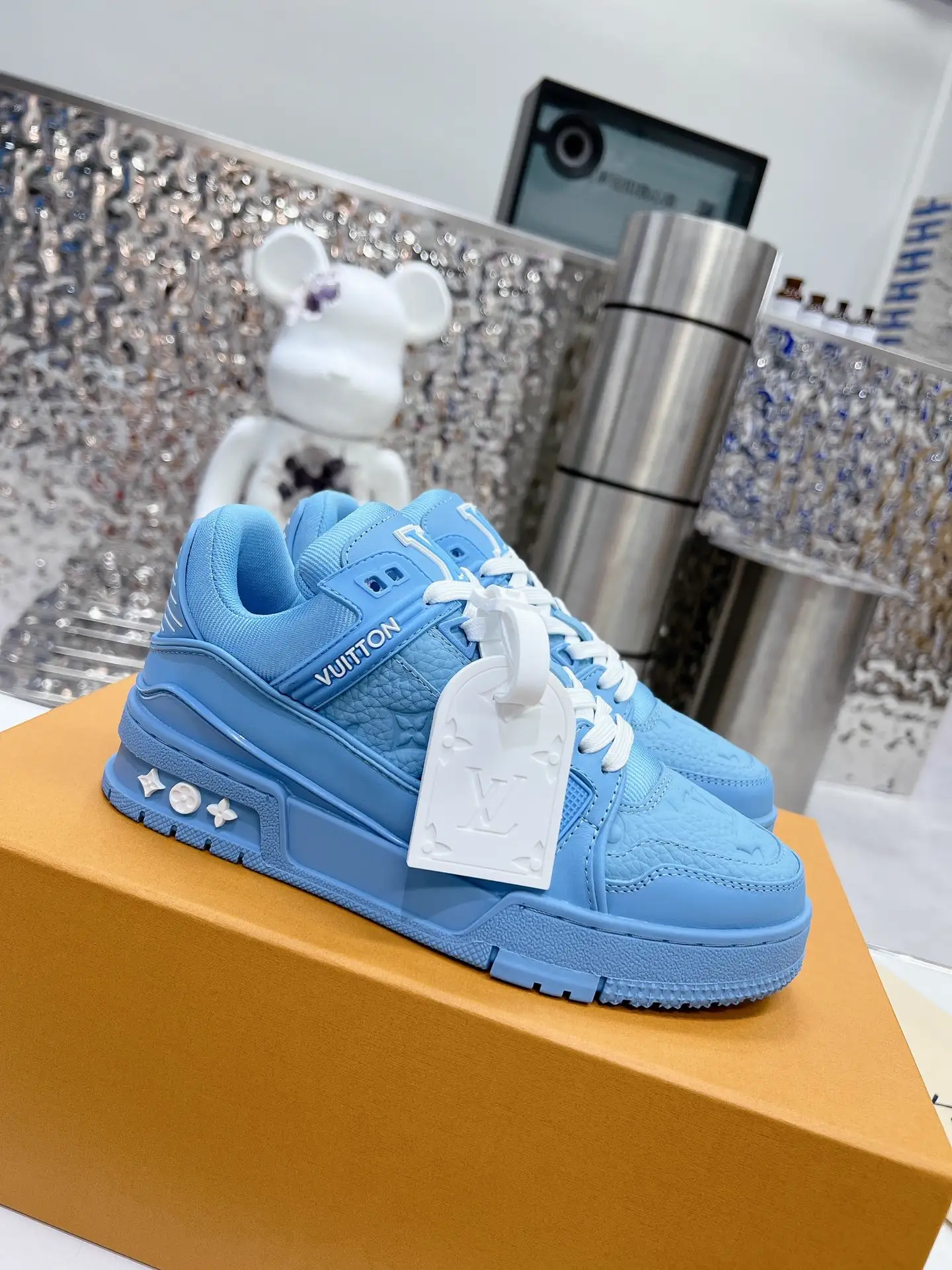 TRAINER Retro Basketball Sneakers image 1