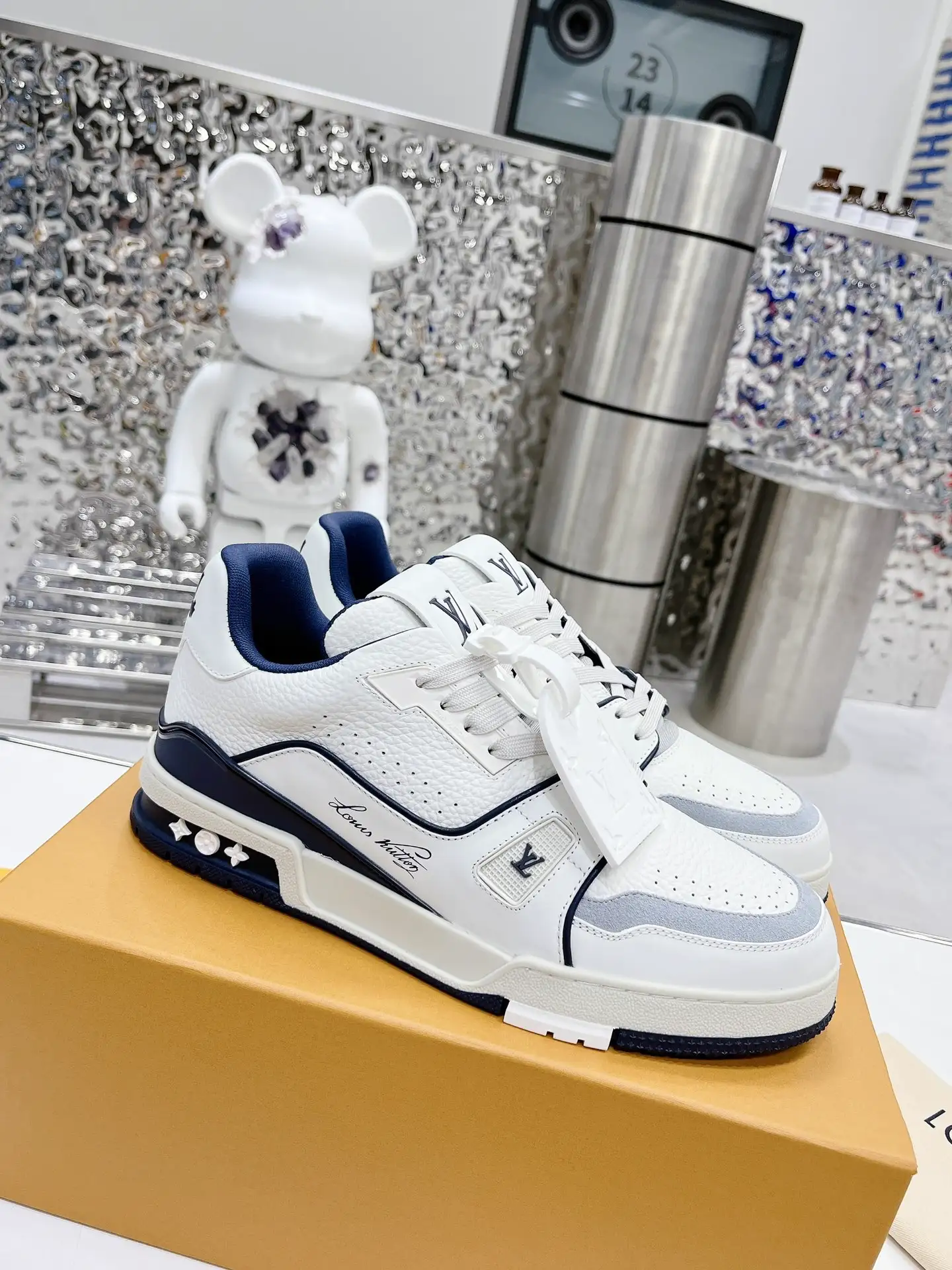 TRAINER Retro Basketball Sneakers image 1