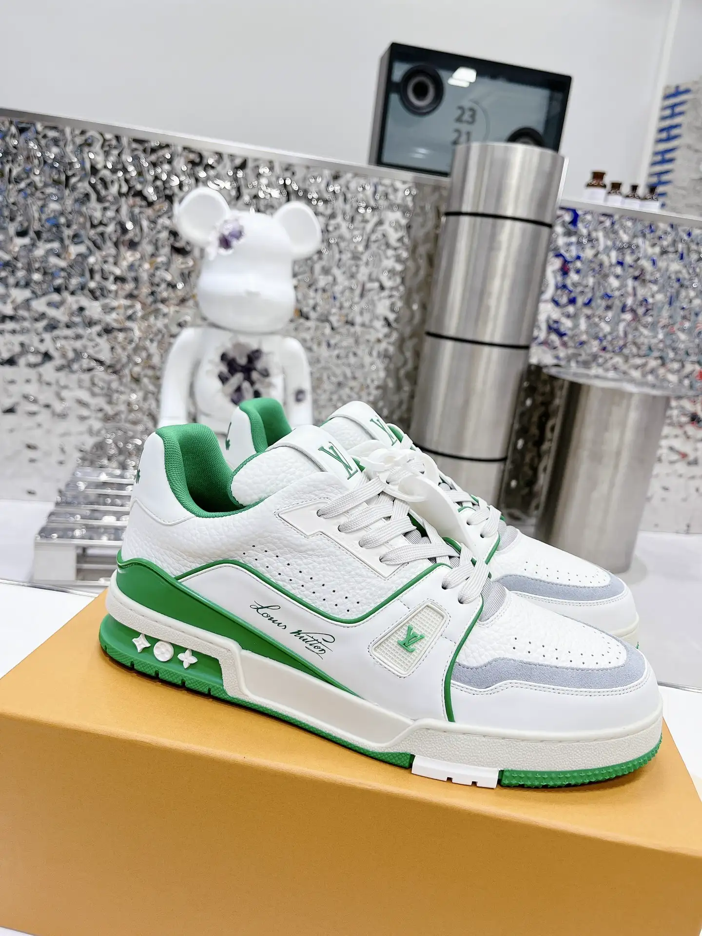 TRAINER Retro Basketball Sneakers image 1