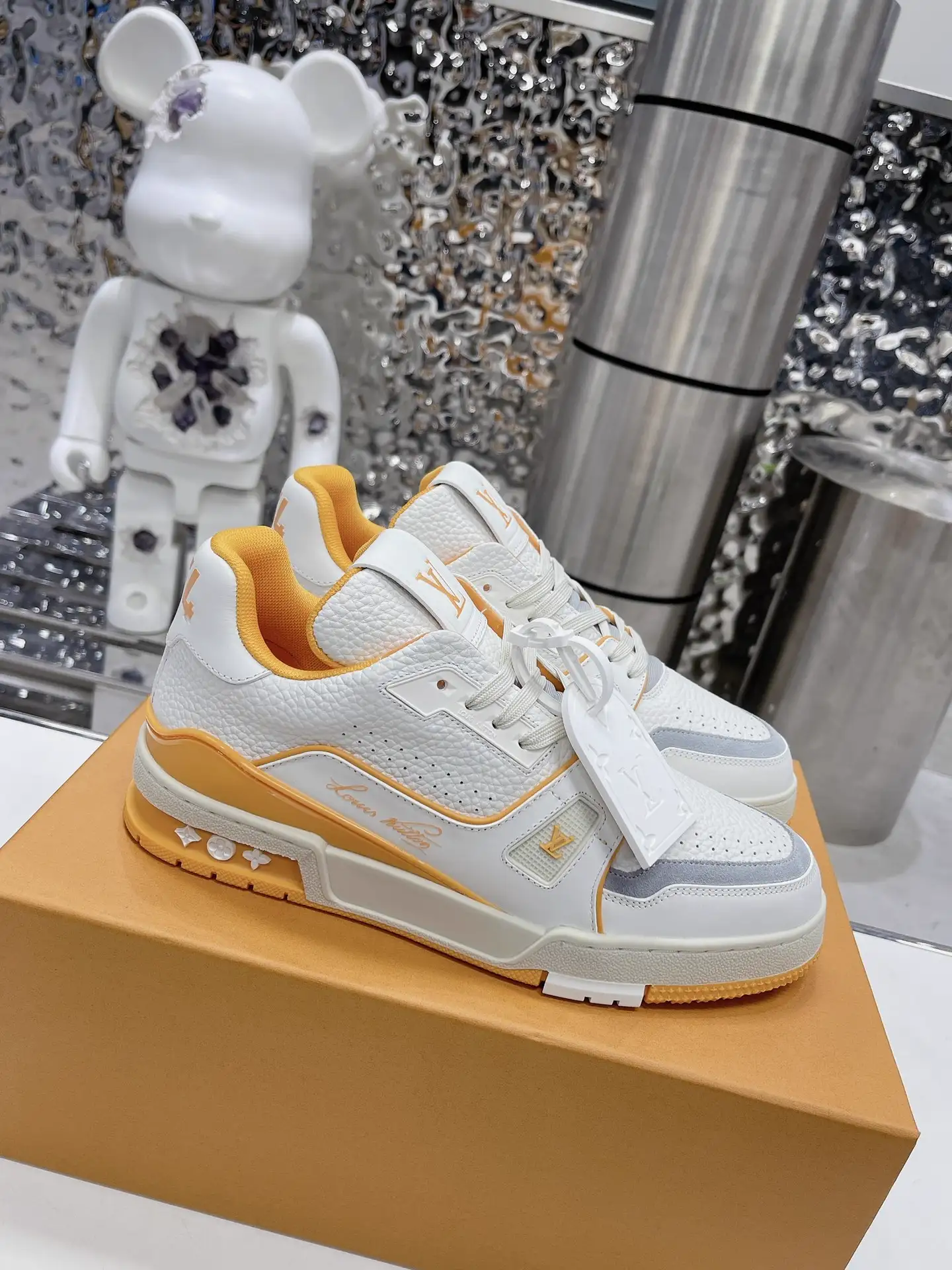 TRAINER Retro Basketball Sneakers image 1