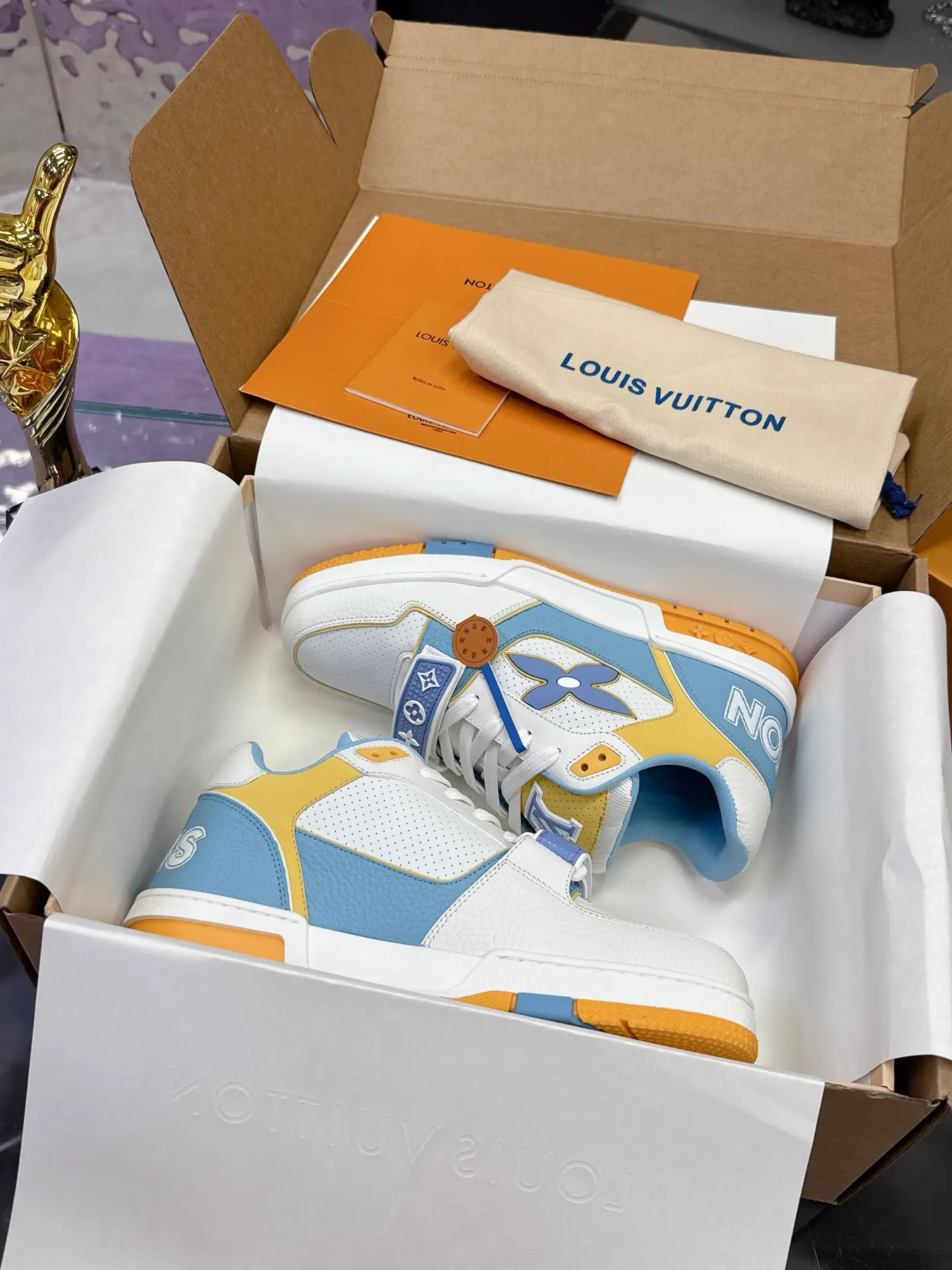 Top Version New Velcro Couple Trainer image 1