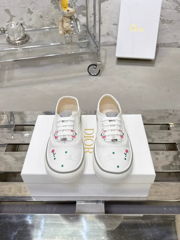 Dior Saltwind Retro Oblique Canvas Shoes image 1