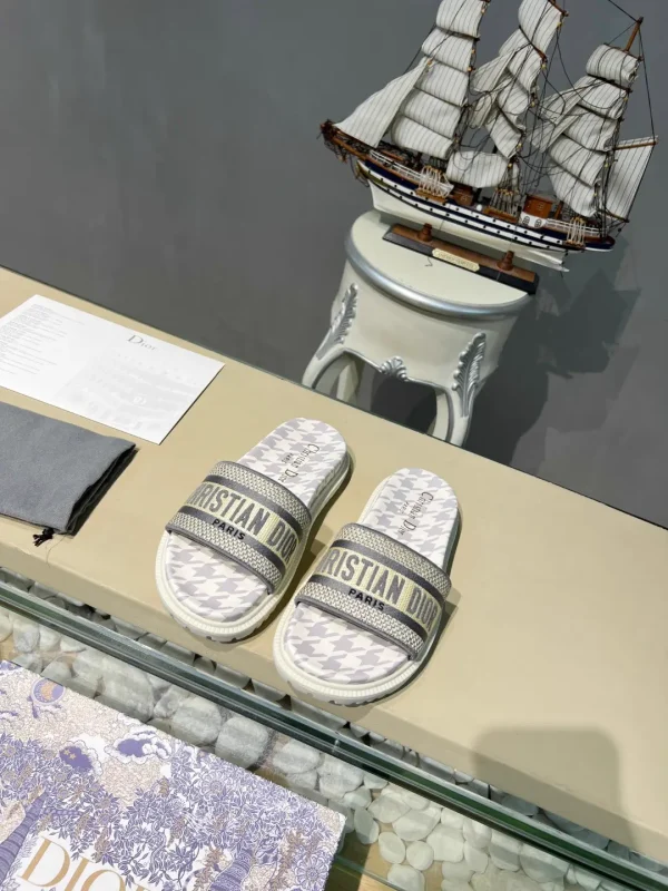 DIOR Early Spring New Platform Jacquard Embroidered Slippers image 1