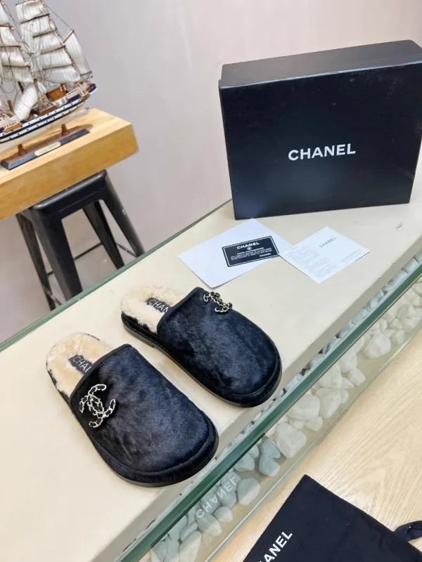 Xiang Fuzzy Slippers image 1