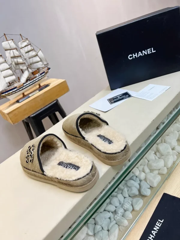Xiao Xiang Horsehair Leather Slippers with Lamb Wool Lining image 1