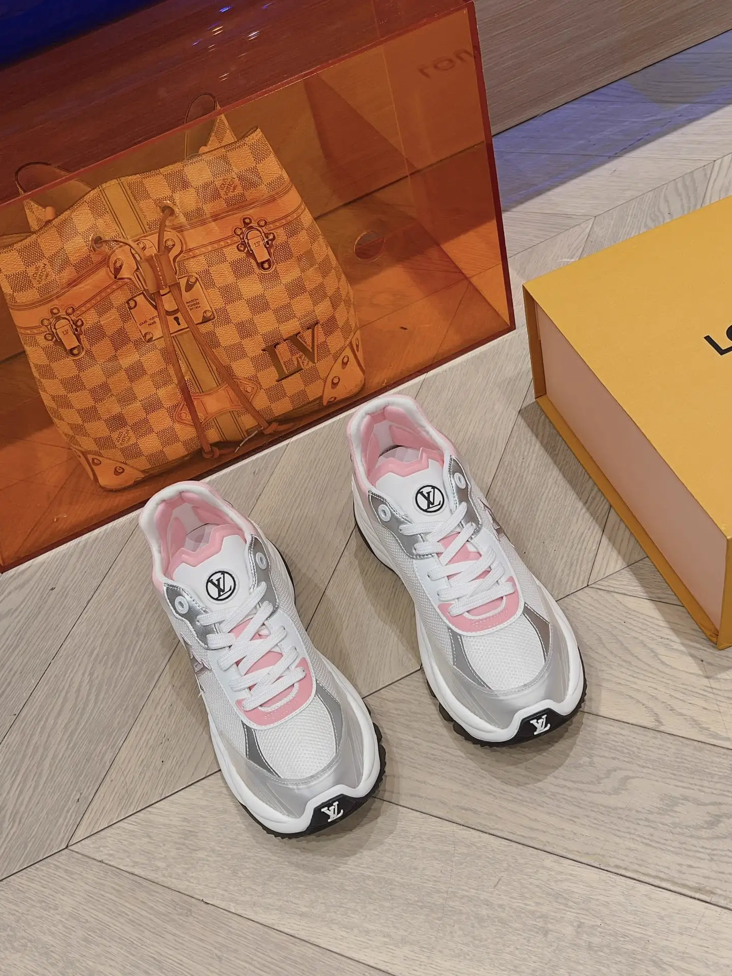 LV Run55 Sneakers 2023 New Color image 1