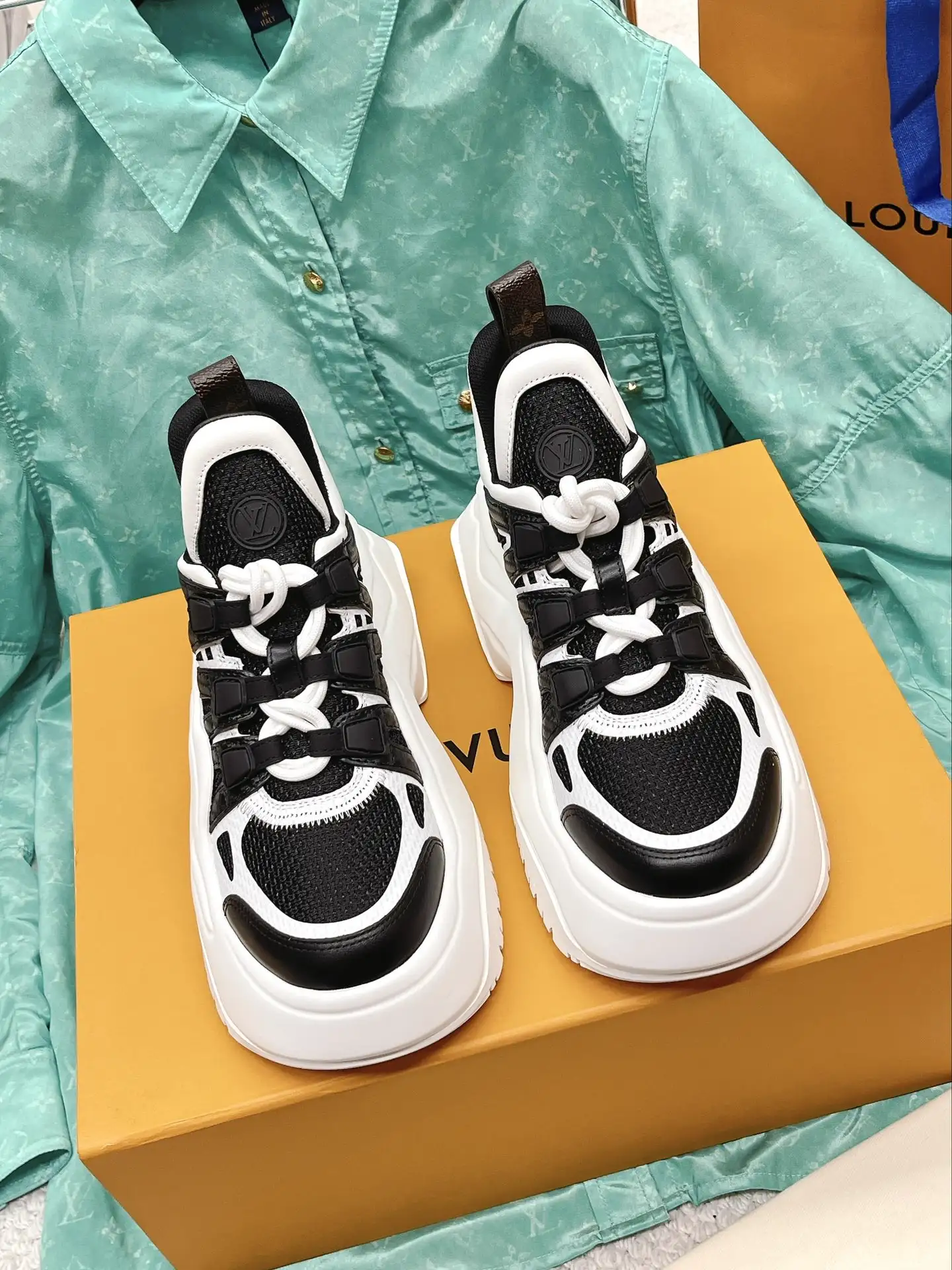 2023 LV Latest Runway Chunky Sneakers image 1