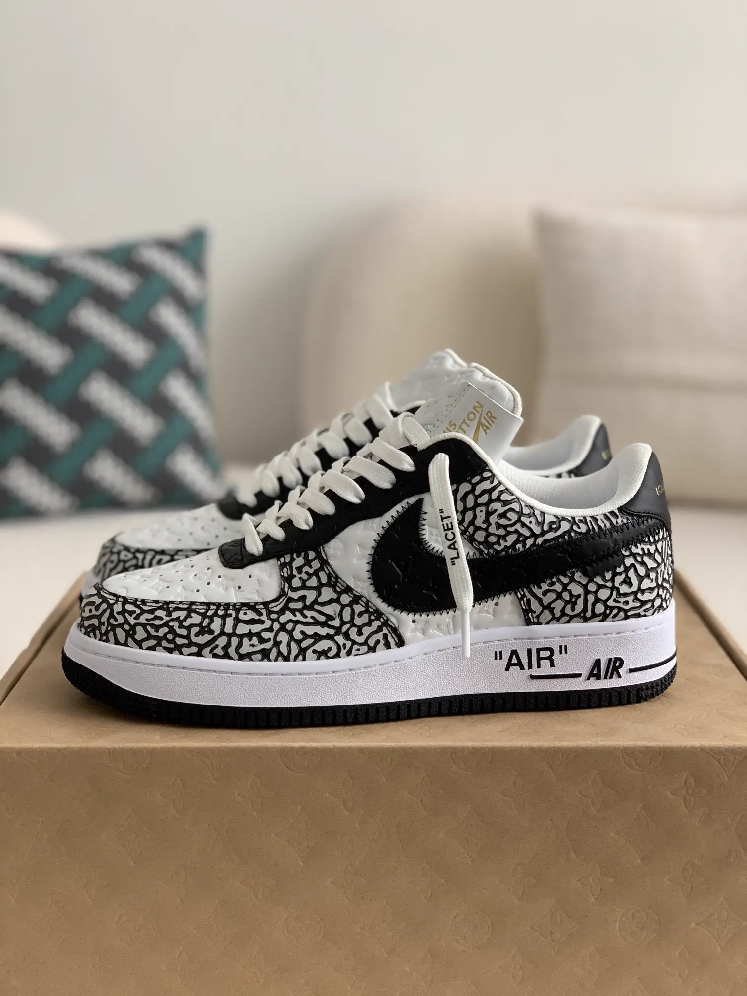 Louis Vuitton x Off-White x Nike Tripartite Collaboration Men's Casual Sneakers image 1