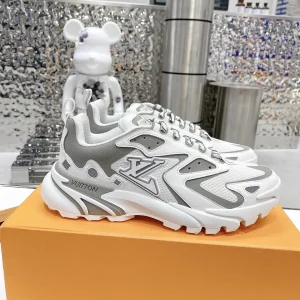 Louis V2022 Spring Summer LV Runner Tatic Sneakers image 1