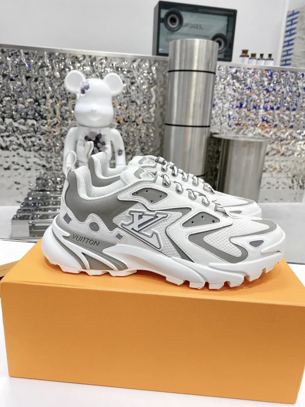 Louis V2022 Spring Summer LV Runner Tatic Sneakers image 1