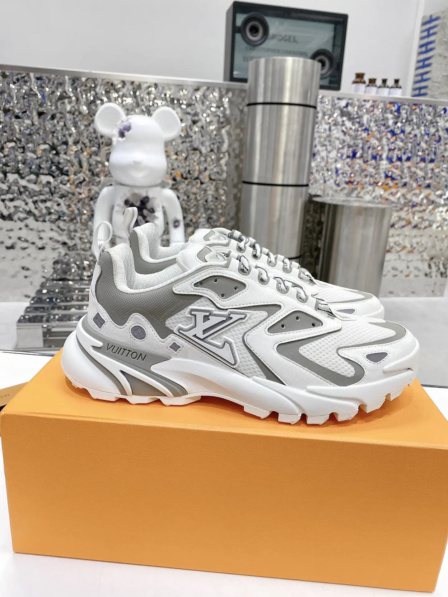 Louis V2022 Spring Summer LV Runner Tatic Sneakers image 1