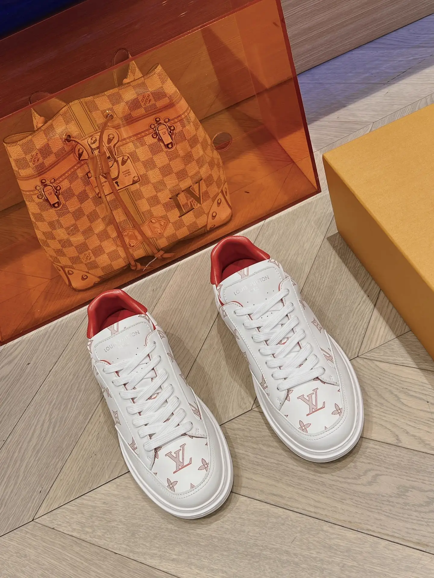 LV 2023 Men's Height-Increasing White Sneakers image 1