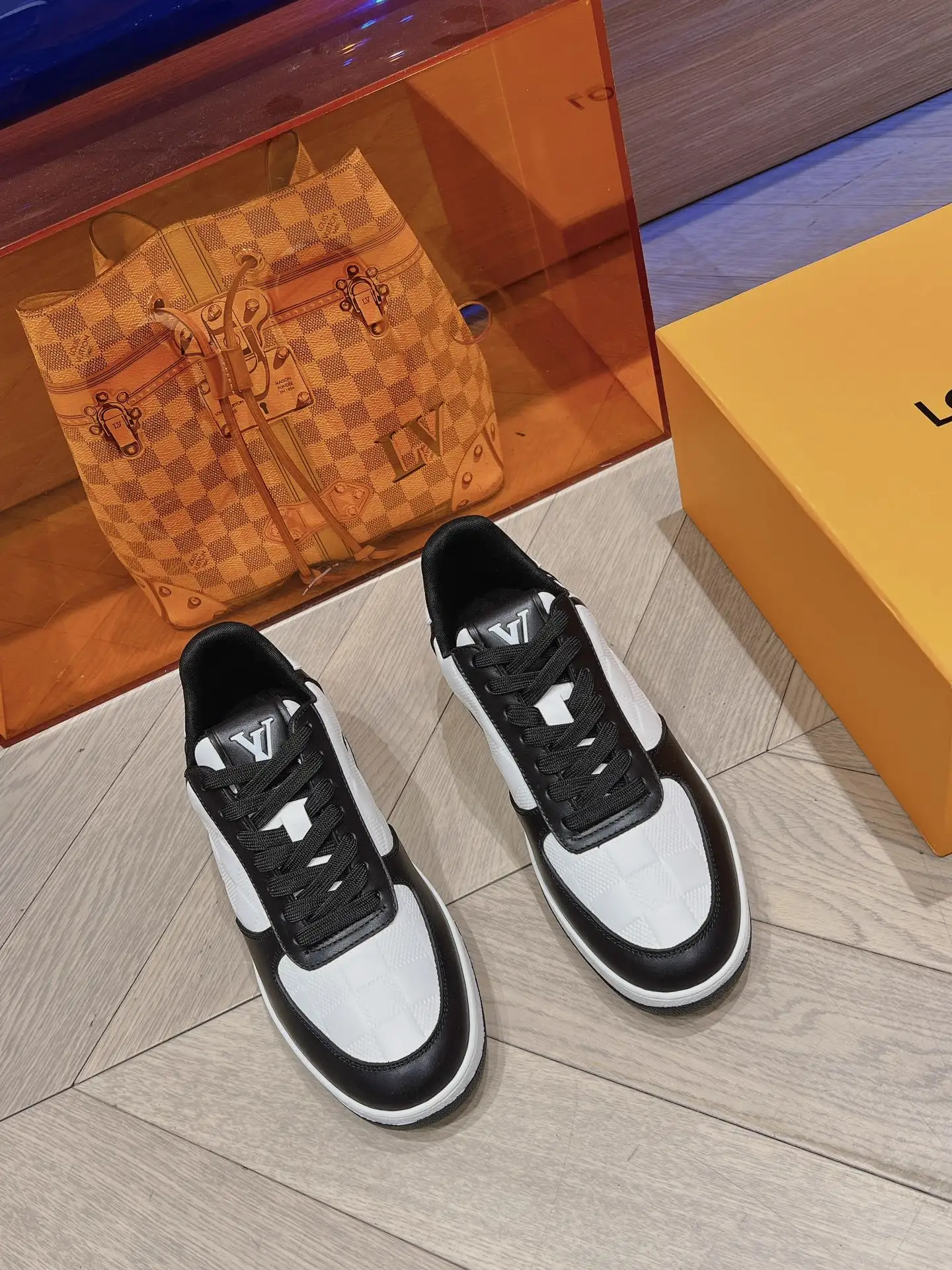 LV Men's Autumn Winter Checkerboard Print Cowhide Leather Shoes image 1