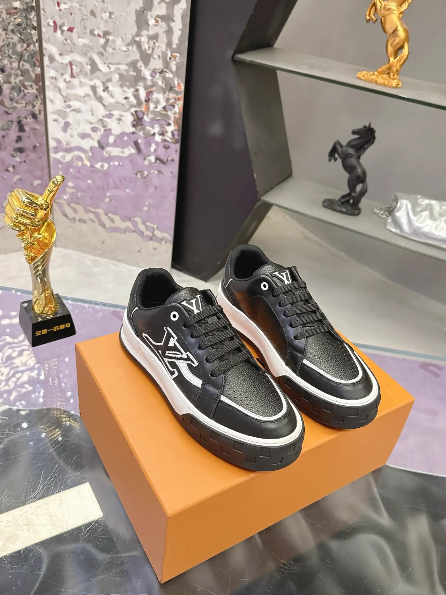 LV Classic Runway New Arrival image 1