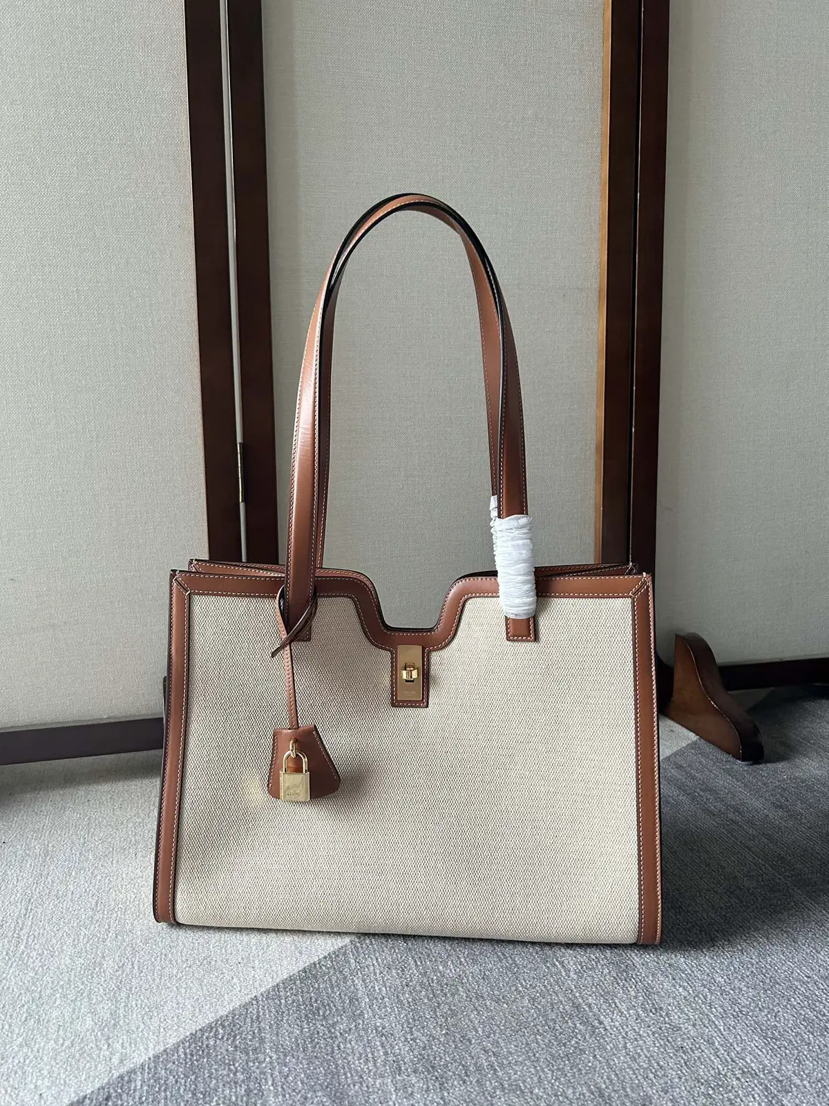 CELINE Cabas 16 Tote Bag image 1
