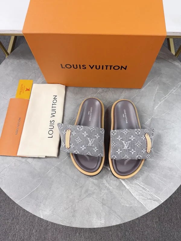 2025 Embossed Logo Slides image 1