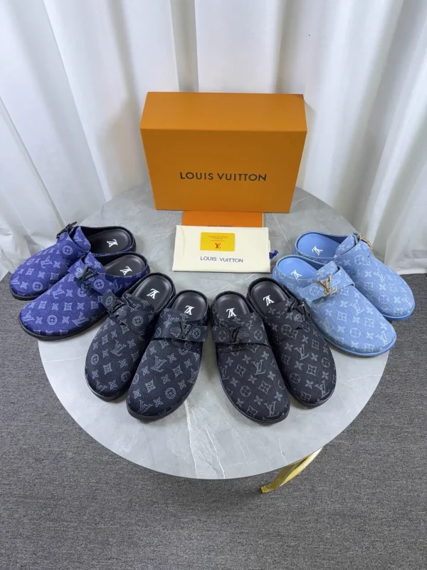 Half-Covered Slippers with Platform image 1