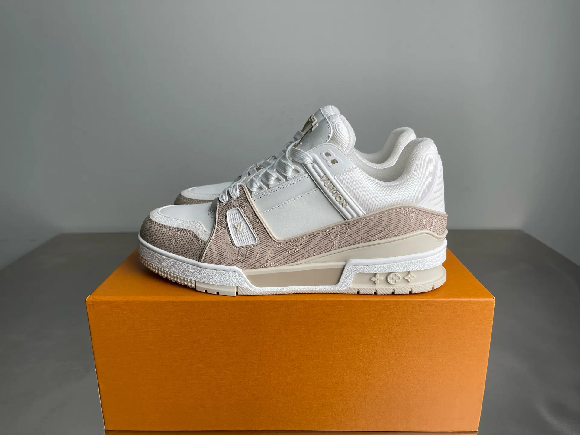2026 Top-Tier Unisex Shoes, In Stock image 1
