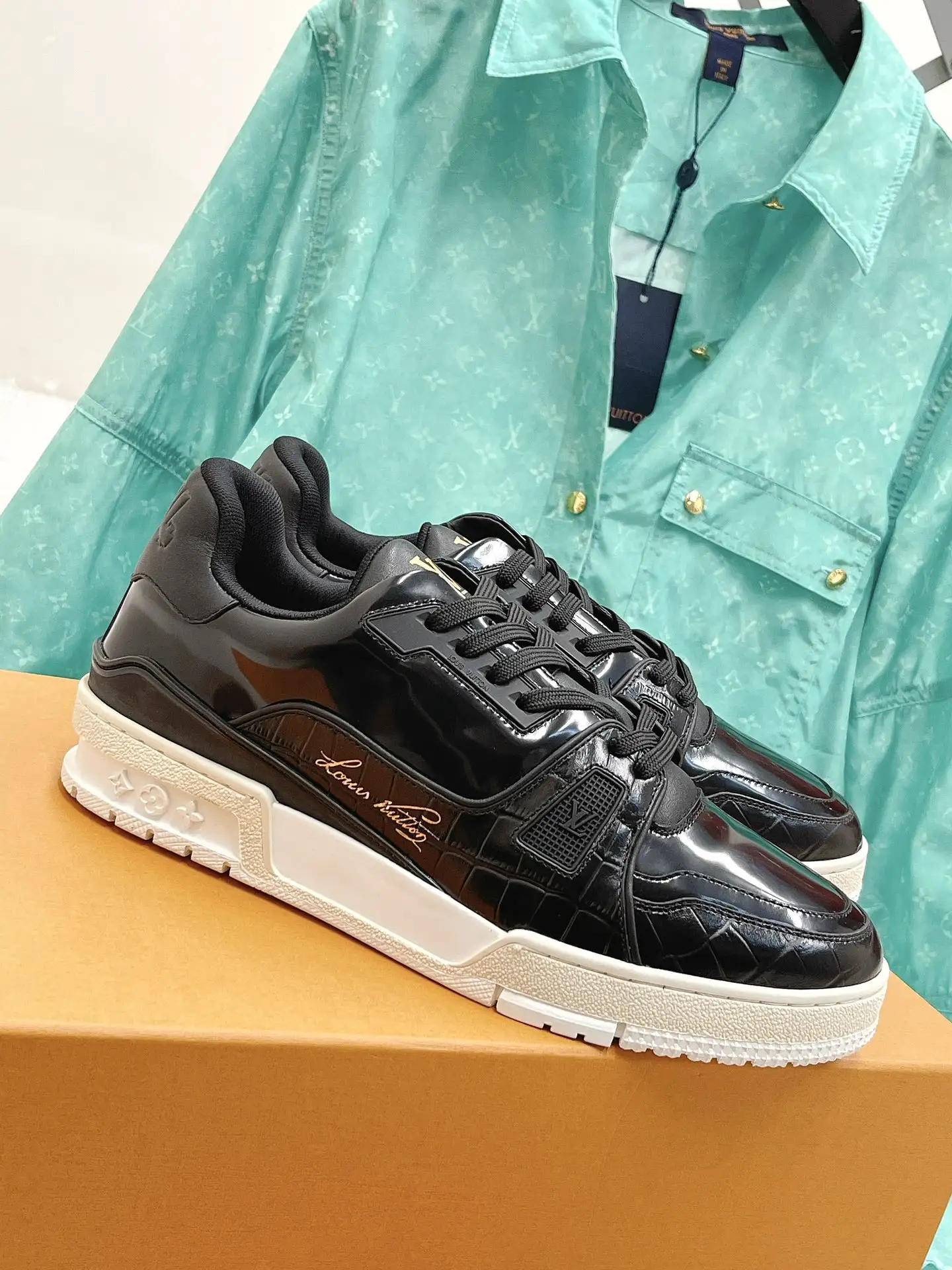 Classic LV Trainer Couple Style Sneakers image 1