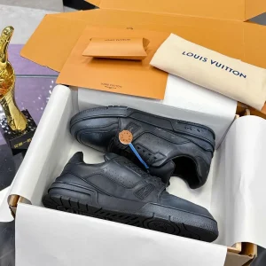 Louis Vuitton Trainer Sneakers for Men image 1