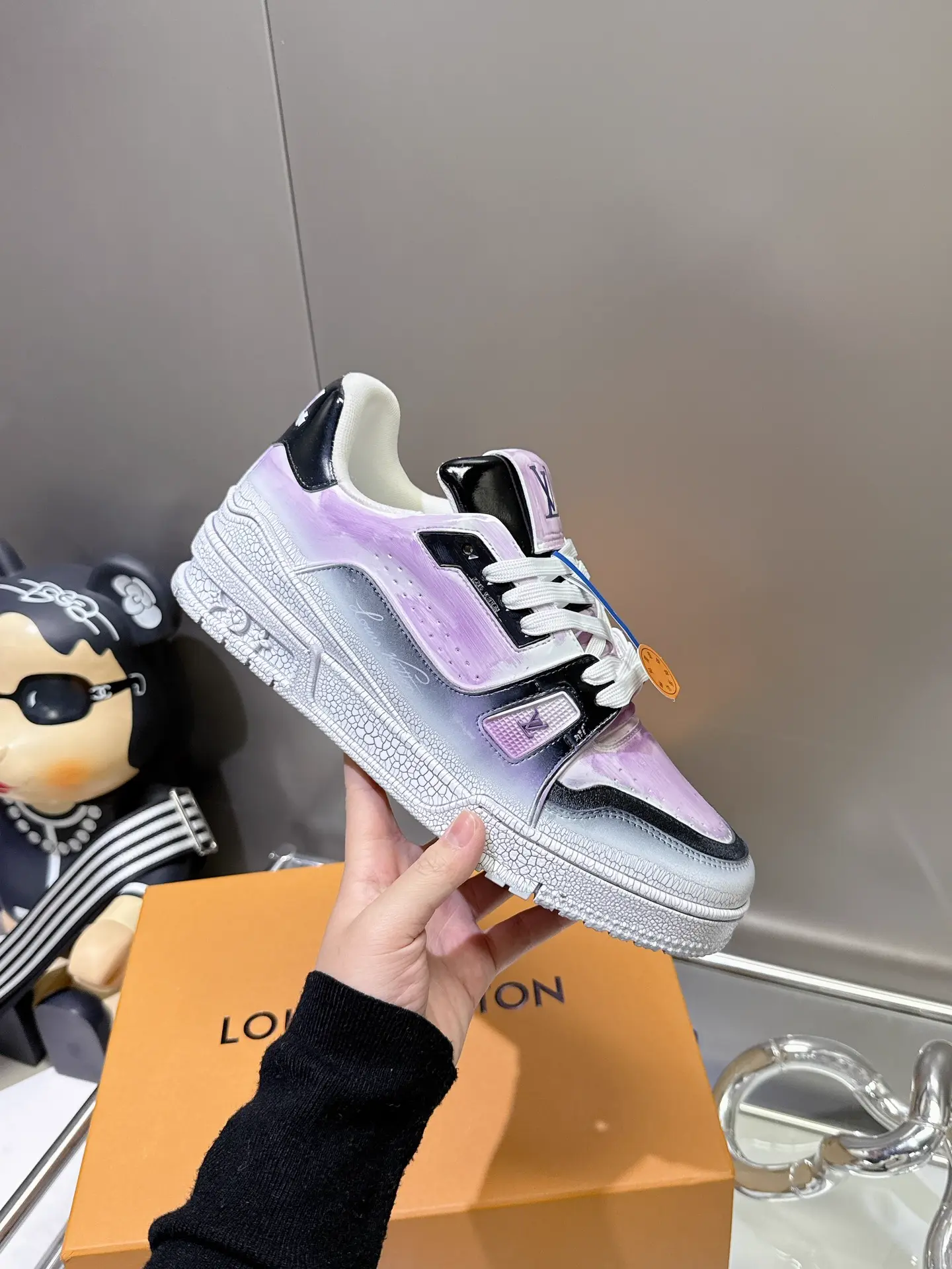 Top Version Ice Crack Glue Process LV Couple Trainer Sneakers image 1