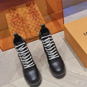 Top-Quality Classic Autumn/Winter High-Heel Boots image 1