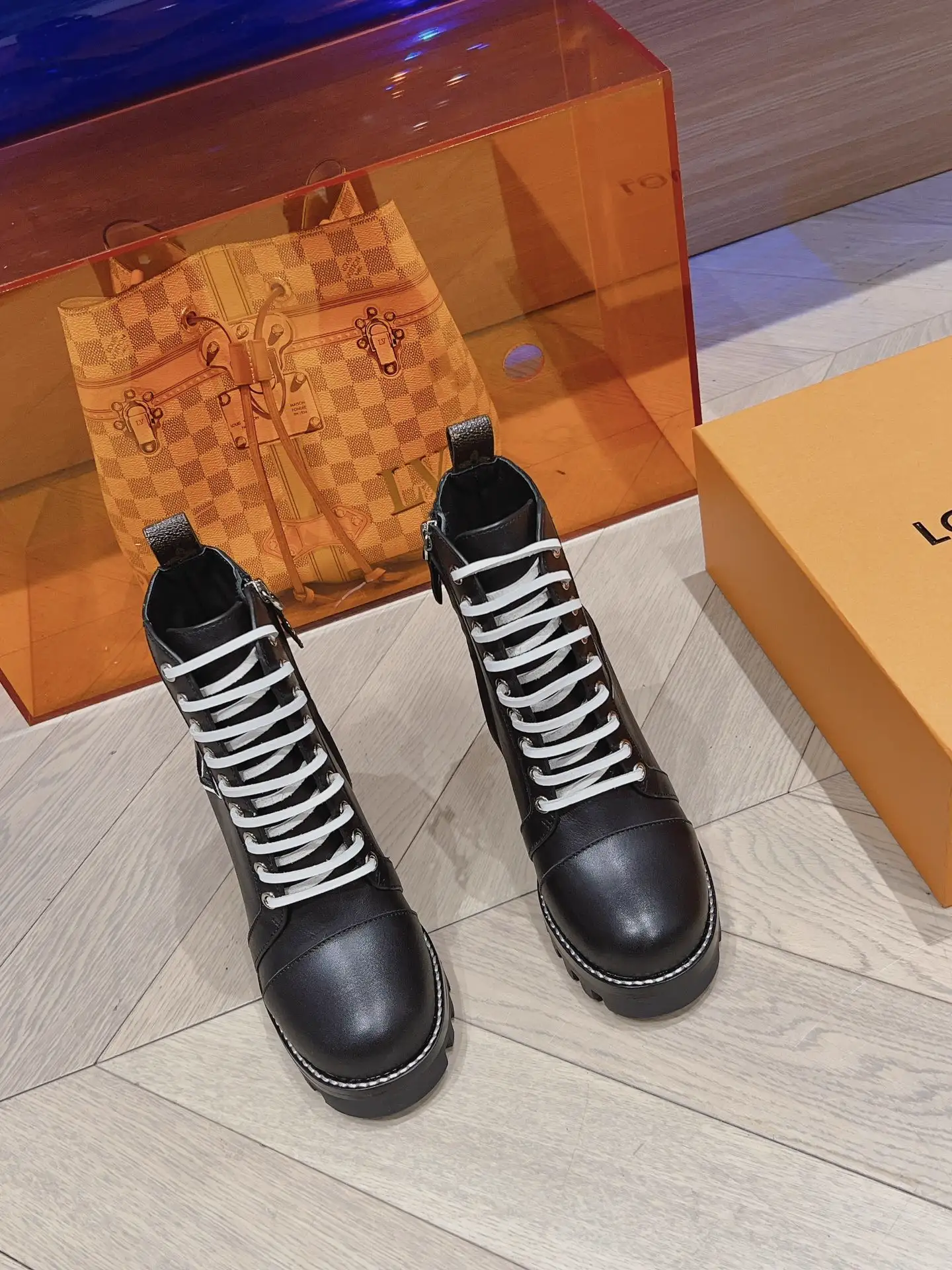 Top-Quality Classic Autumn/Winter High-Heel Boots image 1