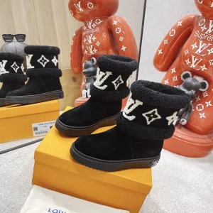 2021 Winter Suede Wool-Lined Pull-on Snow Boots image 1