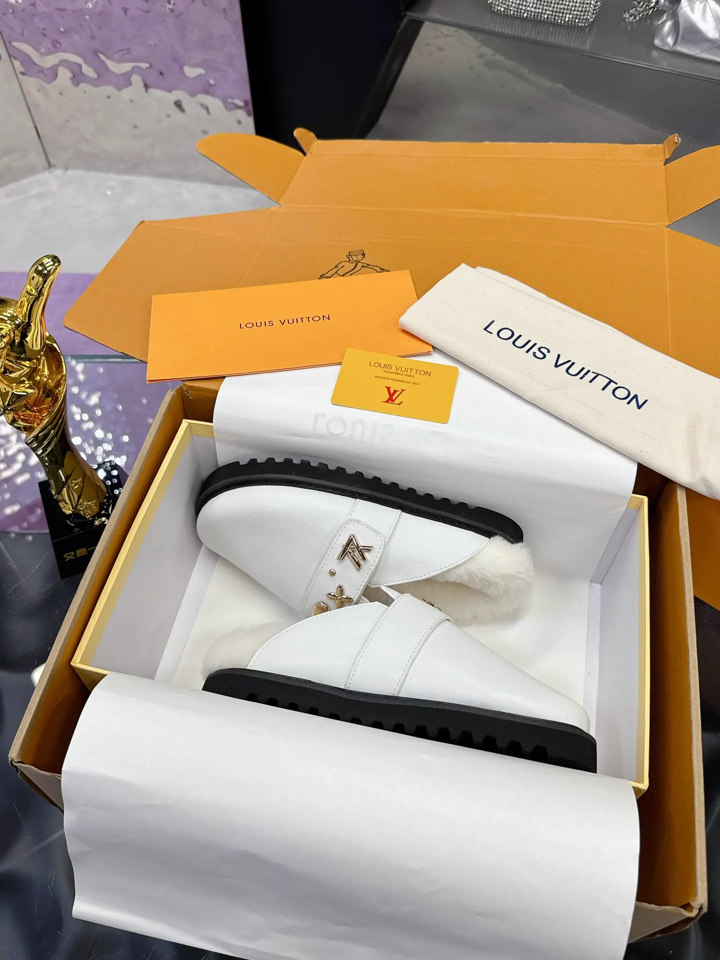 LV New Fur Slippers Couple Style image 1