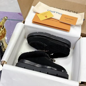 Louis Vuitton 2025 Autumn/Winter Wool Slippers Snow Boots image 1
