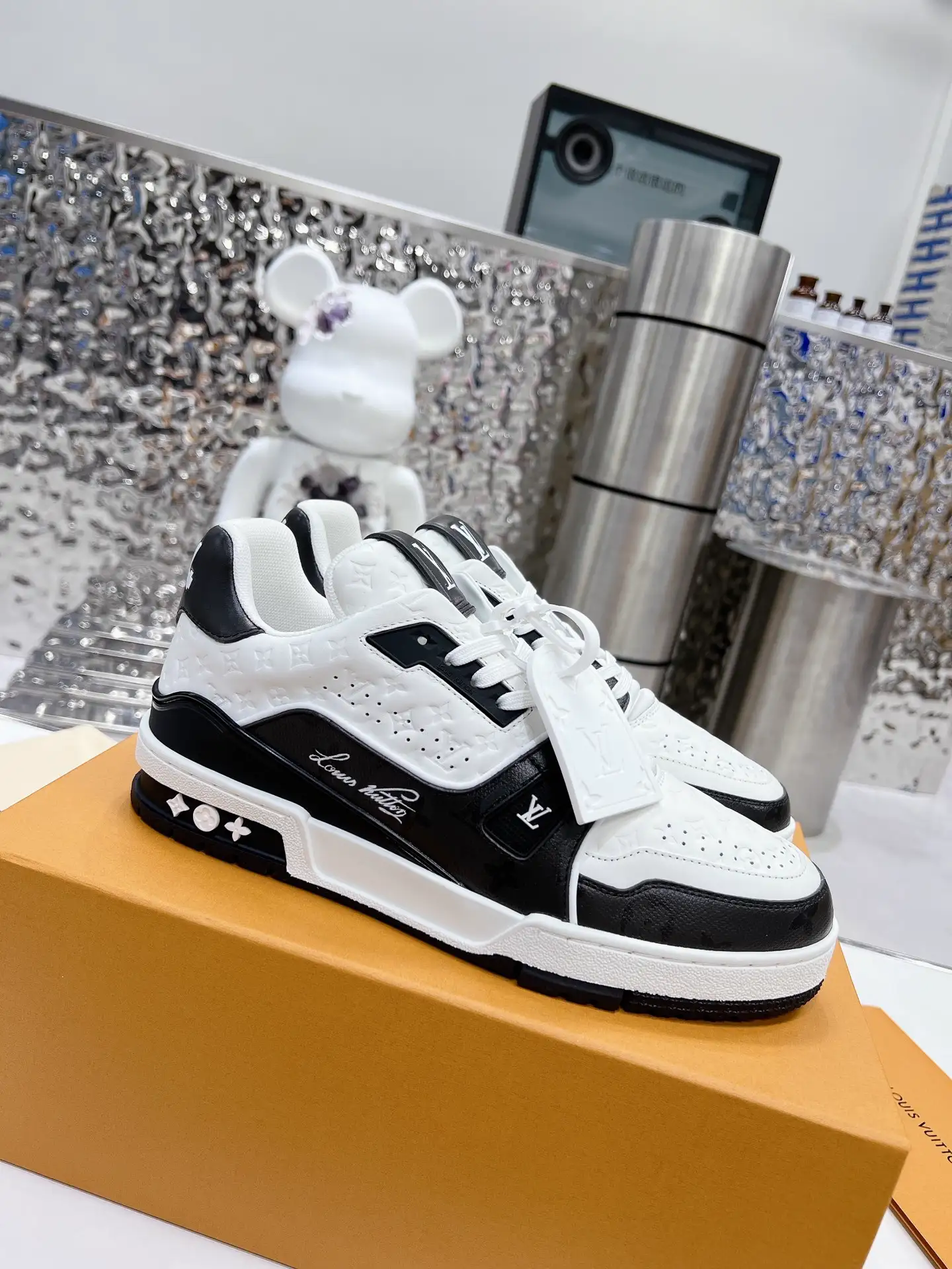 2023 New Retro Basketball Trainers image 1