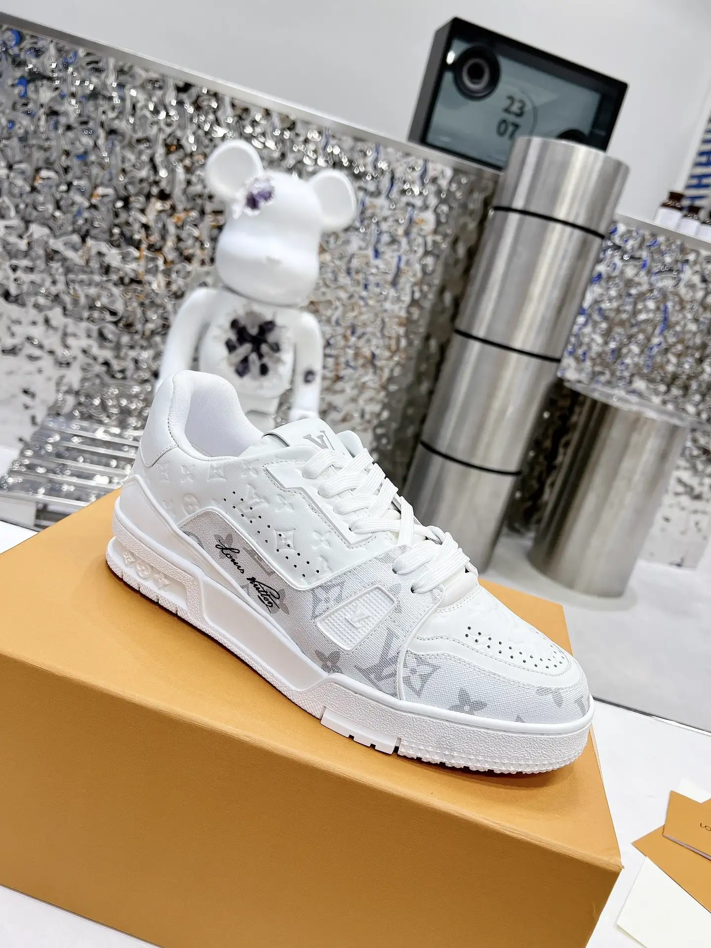 Trainer Retro Basketball Sneaker - 2022 New Official Limited Edition image 1