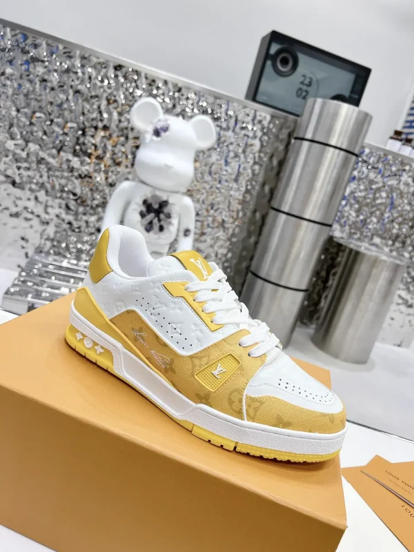 Trainer Retro Basketball Sneakers for Men and Women (2022) image 1