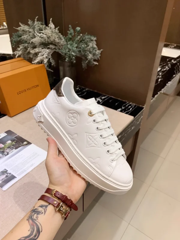 LV Early Spring Embossed Leather Casual Sneakers image 1