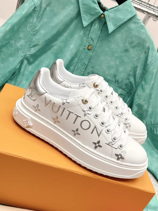 LV Couple Thick Sole White Leather Sports Shoes 2023 New Color image 1