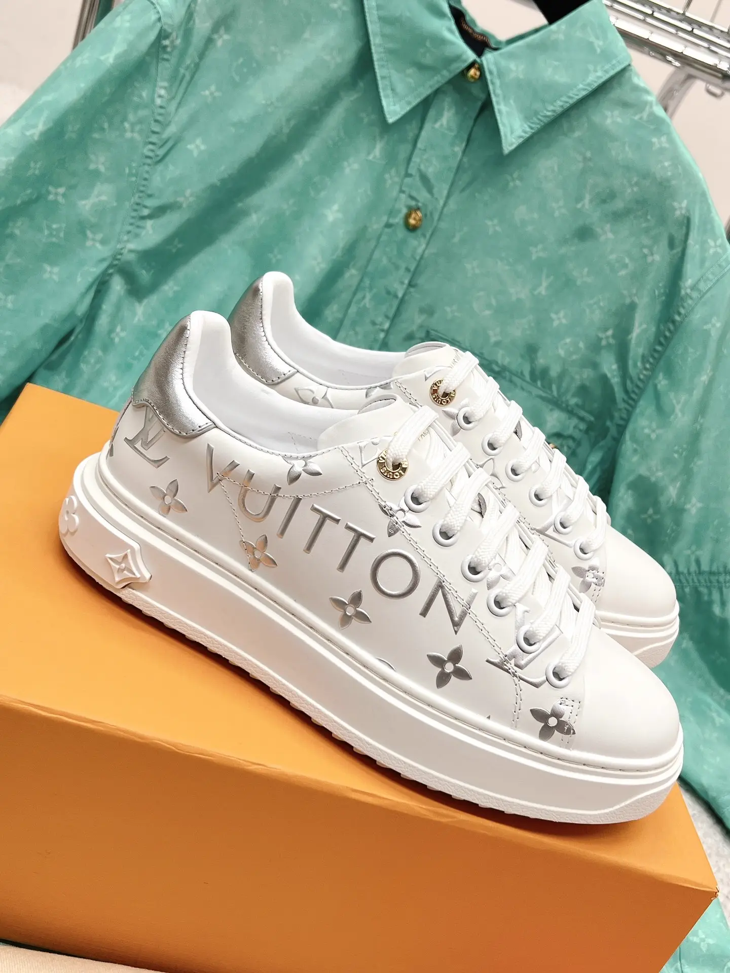 LV Couple Thick Sole White Leather Sports Shoes 2023 New Color image 1