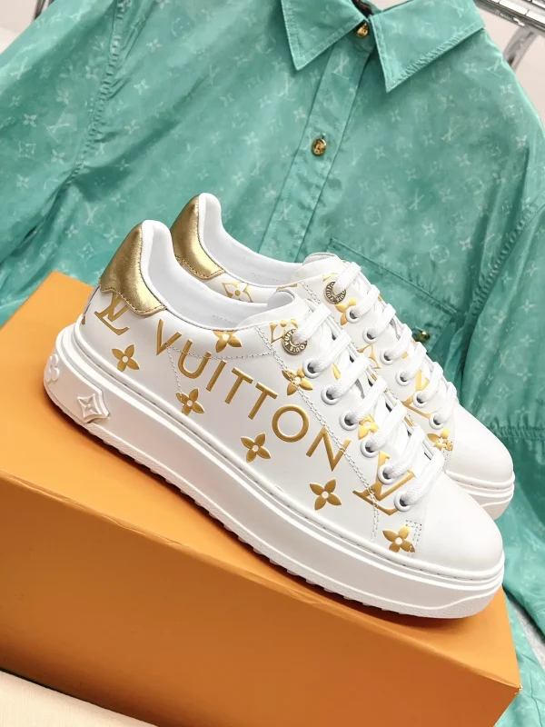 LV Unisex Thick-Sole White Leather Sneakers 2023 New Color image 1