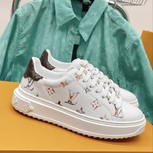 LV Unisex Thick-Soled White Sneakers 2022 New Color image 1