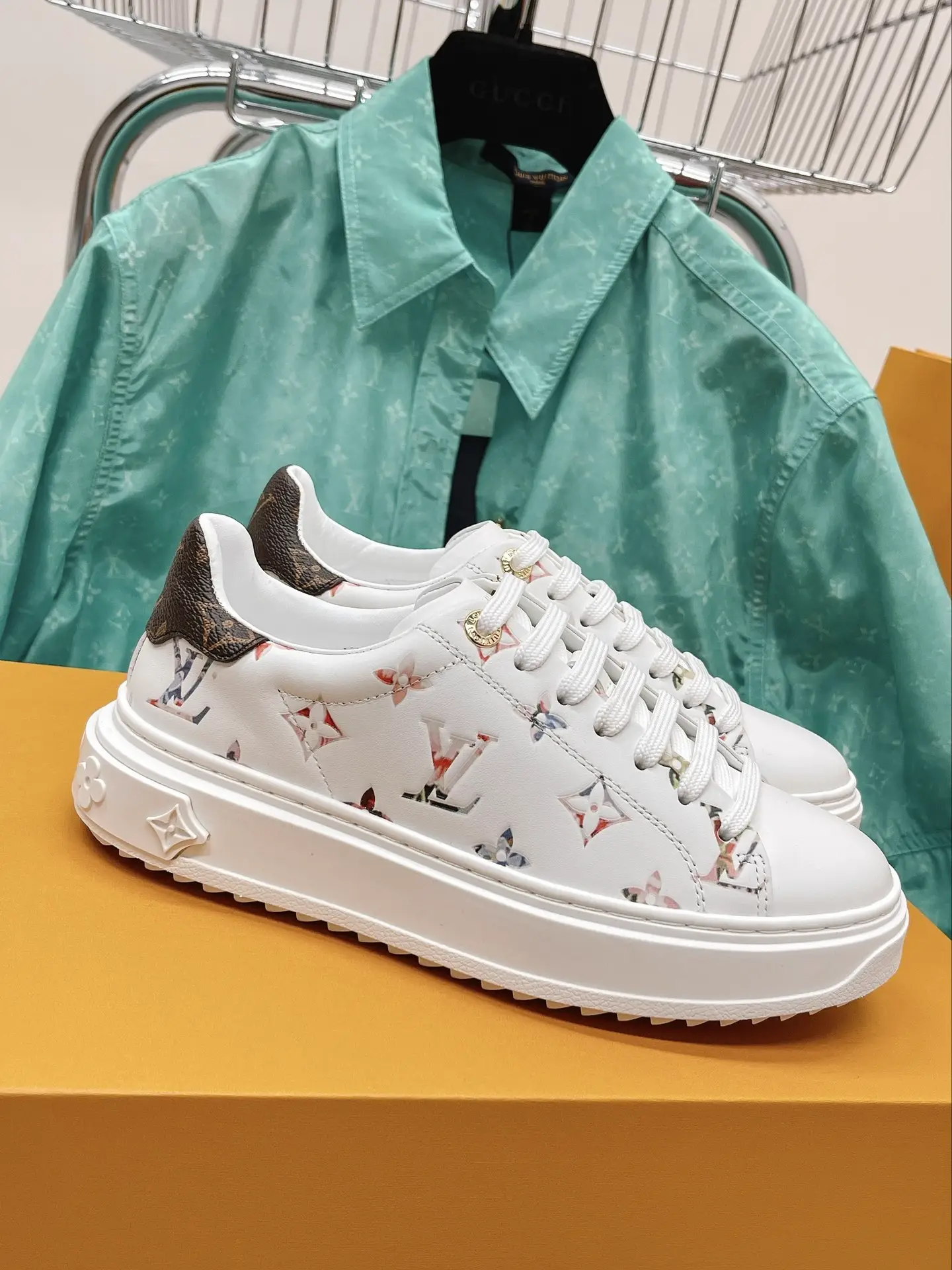 LV Unisex Thick-Soled White Sneakers 2022 New Color image 1